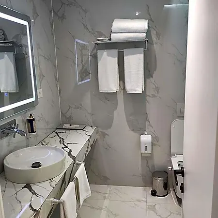 Hotel Metro Terminal 4*