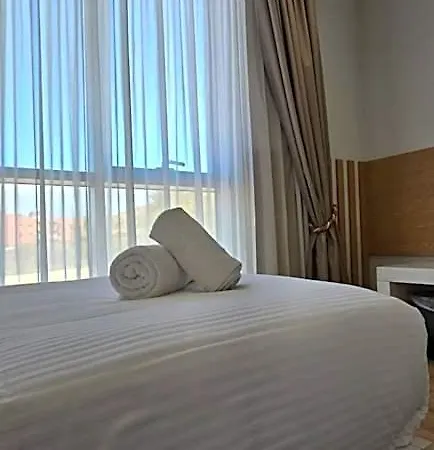 Hotel Metro Terminal 4*