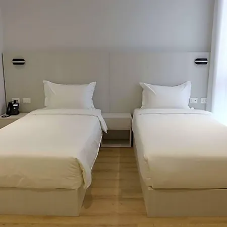 Hotel Metro Terminal 4*