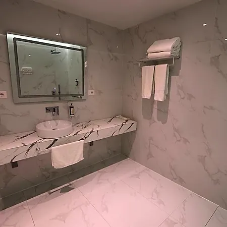 Hotel Metro Terminal 4*